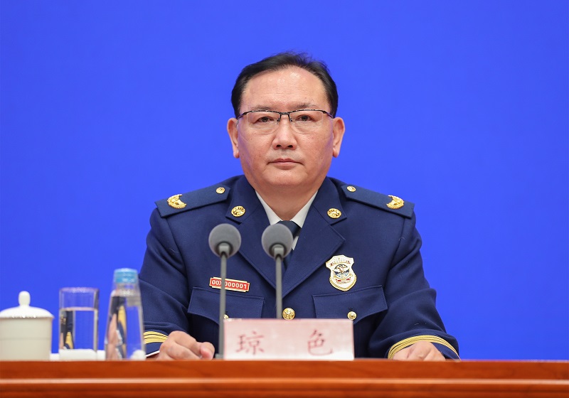 黄色鸡鸡人与马应急部党组成员、消防救援局局长琼色出席新闻发布会